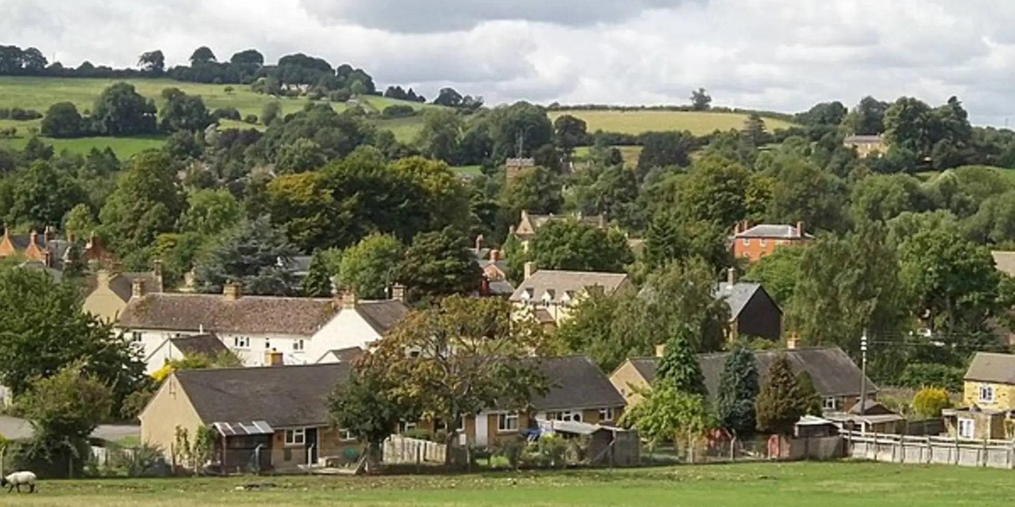 An image depicting the trail Ilmington Down from Ilmington and its surrounding area.