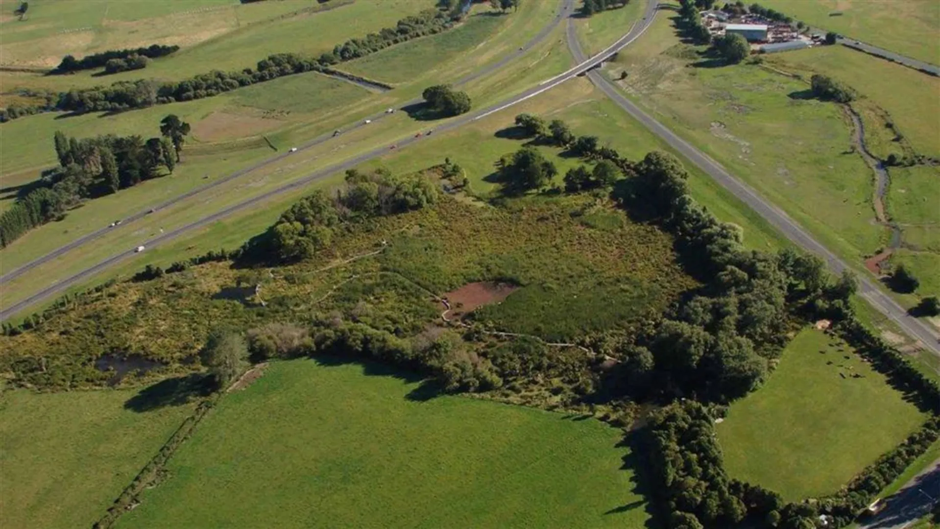 An image depicting the trail Ōtukaikino Walk and its surrounding area.