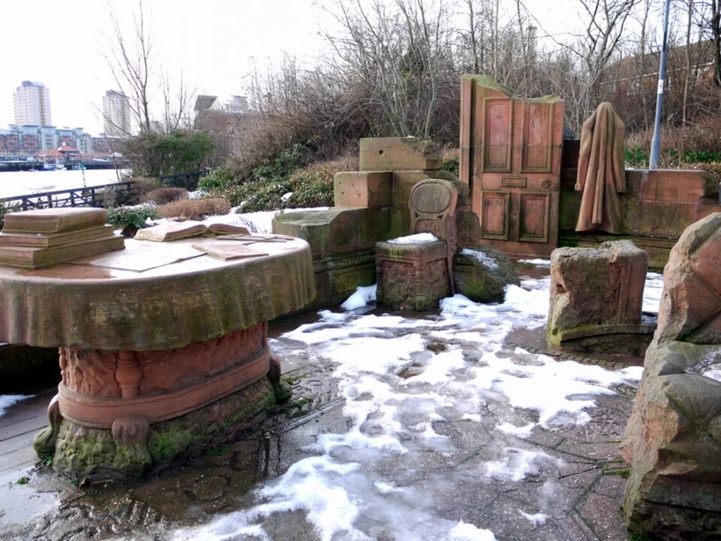 An image depicting the trail Sunderland Walk and its surrounding area.