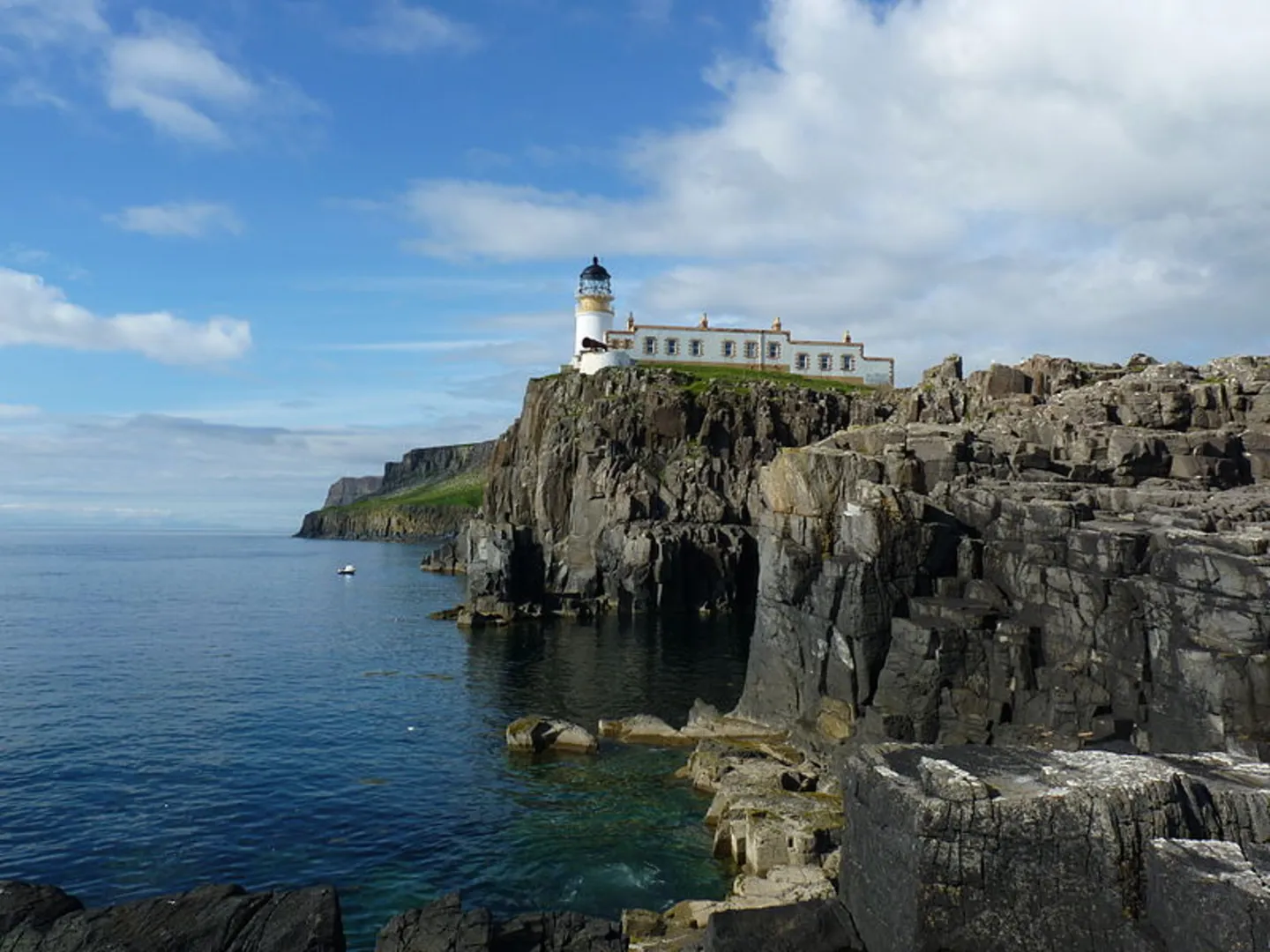 An image depicting the trail Neist Point Walk and its surrounding area.