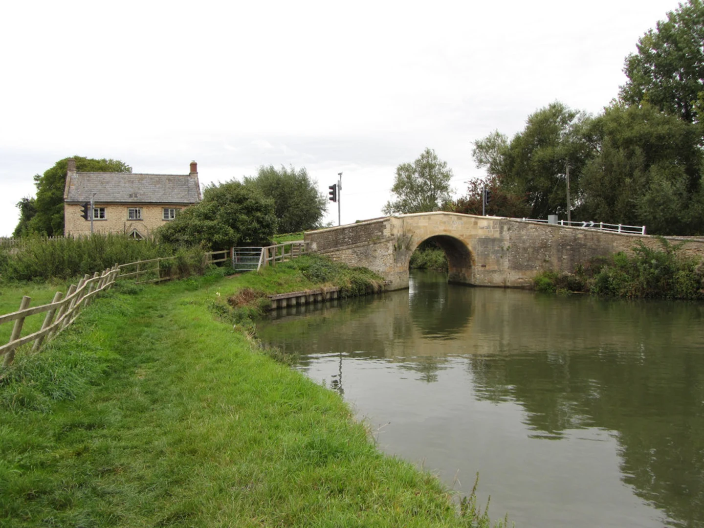 An image depicting the trail Coleshill to Radcot Bridge Walk and its surrounding area.
