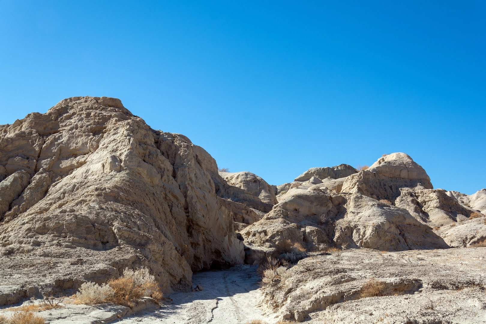 An image depicting the trail Saddleback and Sweetwater Loop Trail and its surrounding area.