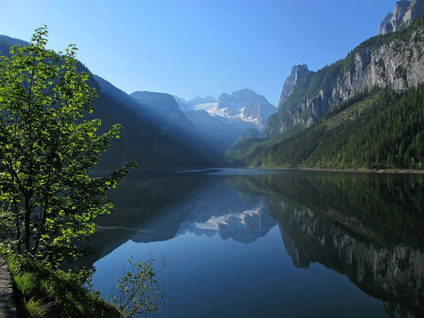 An image depicting the trail Dachstein Tour and its surrounding area.