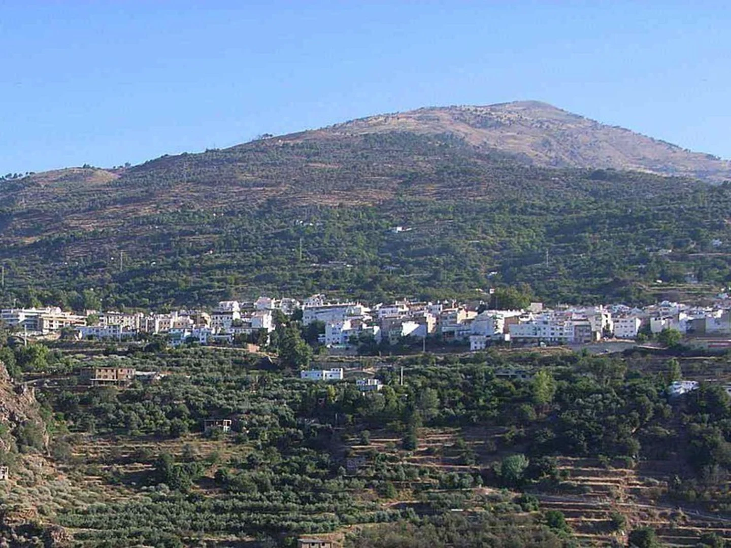 An image depicting the trail Lanjaron Circular PR A 345 and its surrounding area.