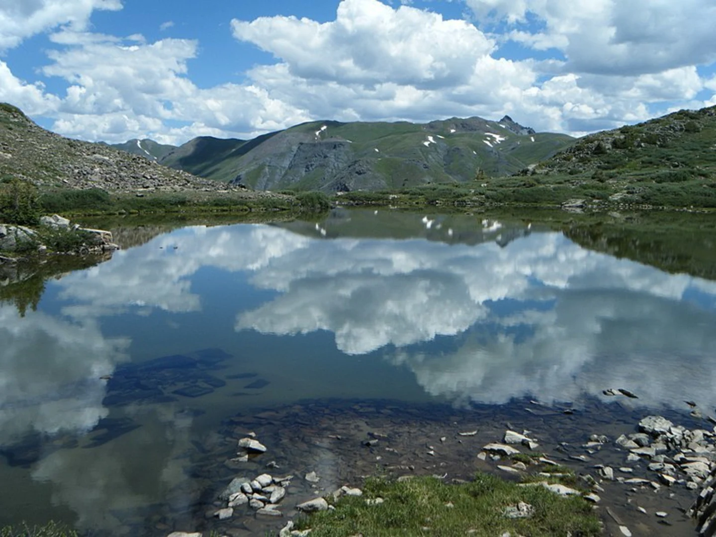 An image depicting the trail Cunningham Gulch Trail and its surrounding area.