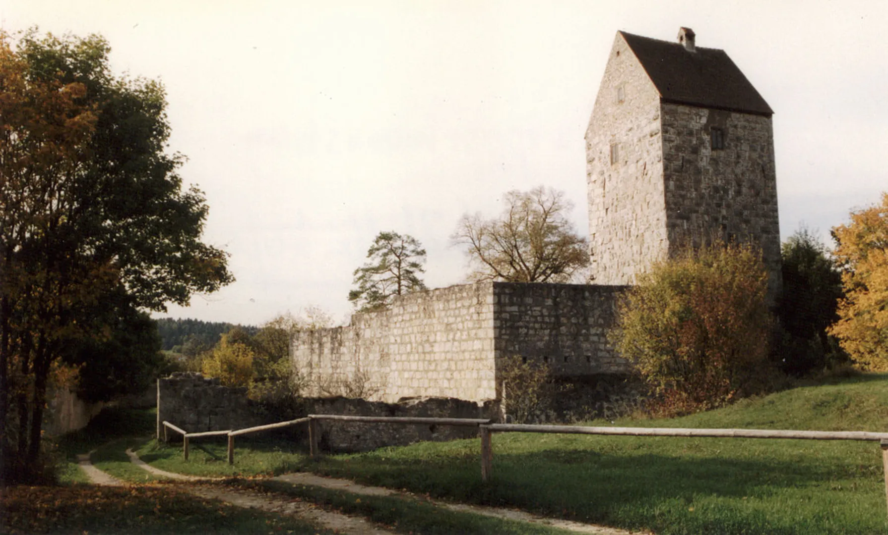 An image depicting the trail Stadtwald Loop via Pfaffenhofen West and Sonnenweg and its surrounding area.