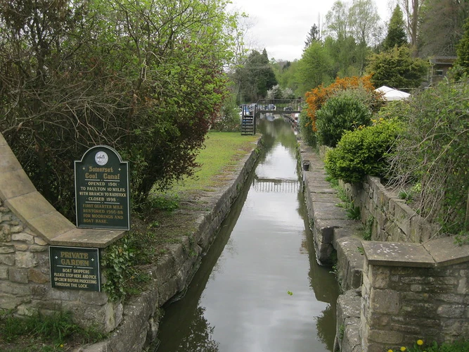 Brassknocker Basin Walk from Bradford on Avon
