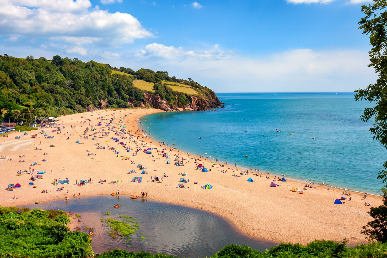 An image depicting the trail Torcross to Dartmouth Walk and its surrounding area.