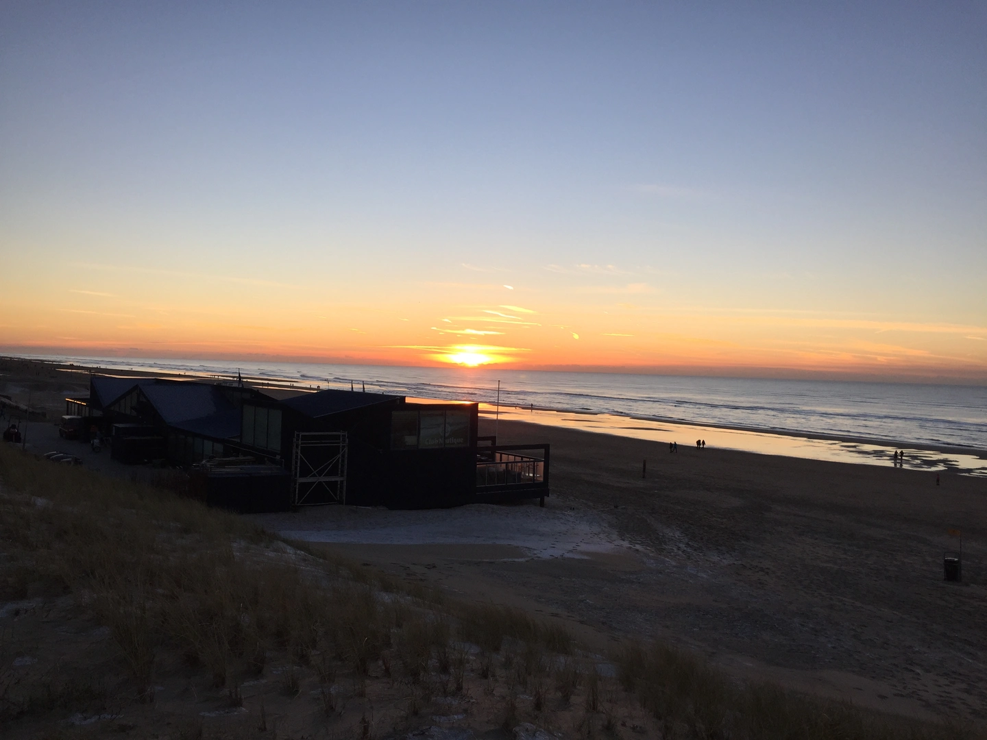 An image depicting the trail Voorgatige Renbaan and Zandvoort beach via Tilanuspad and Burgemeester Nawijnlaan and its surrounding area.