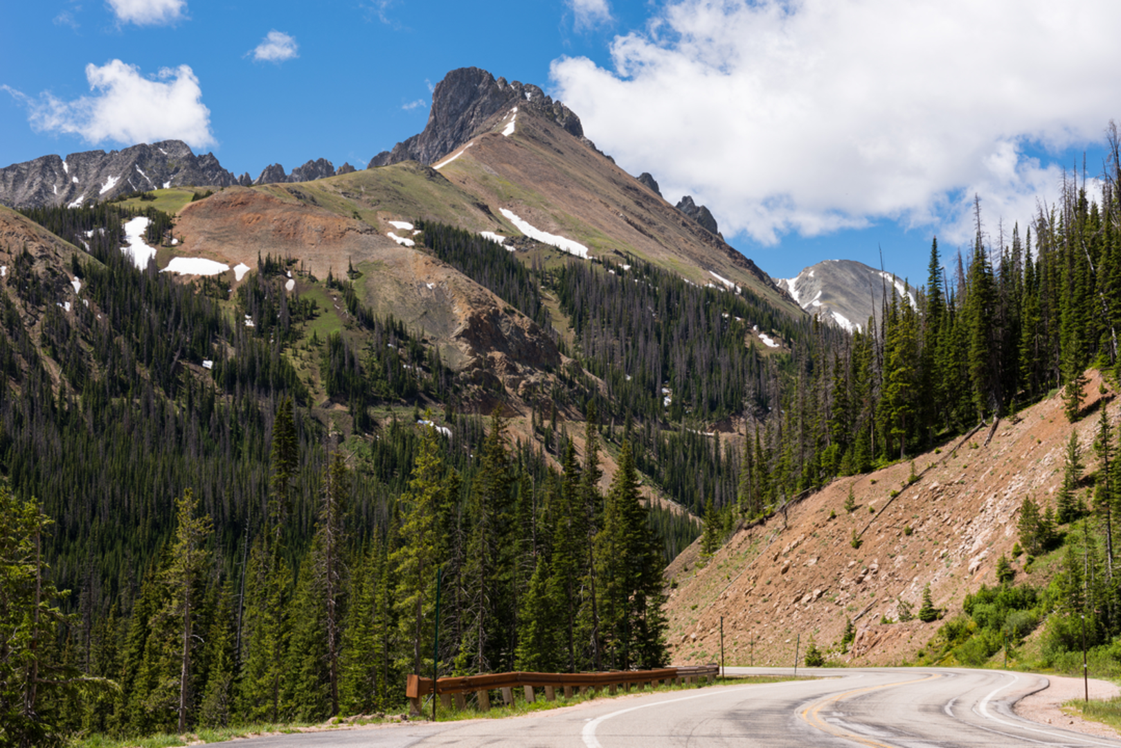 An image depicting the trail Thunder Pass via American Lakes Trail and its surrounding area.