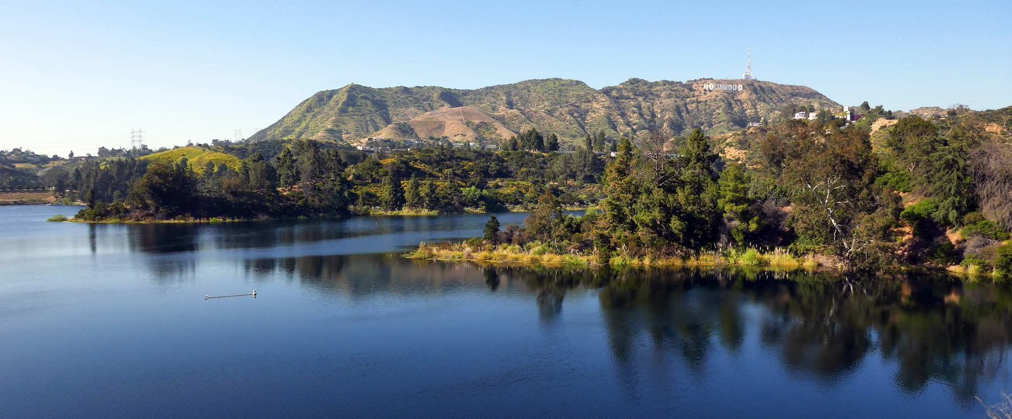 An image depicting the trail Mount Lee, Burbank Peak and Lake Hollywood LoopLoop and its surrounding area.