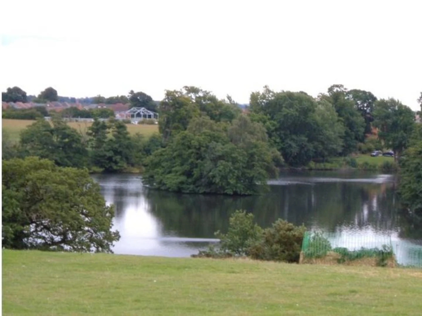 An image depicting the trail Newport and Chetwynd Deer Park Pool Loop and its surrounding area.