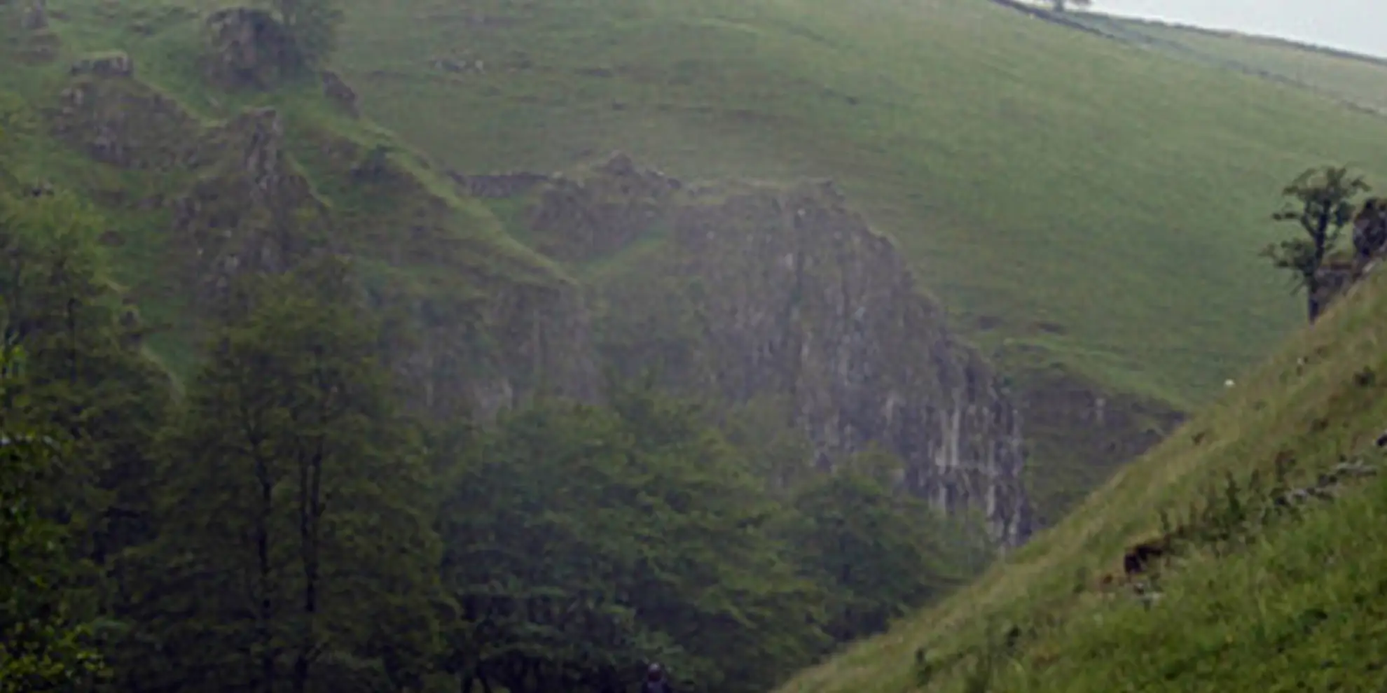 An image depicting the trail Alstonefield - Wolfscote Dale and Gipsy Bank and its surrounding area.