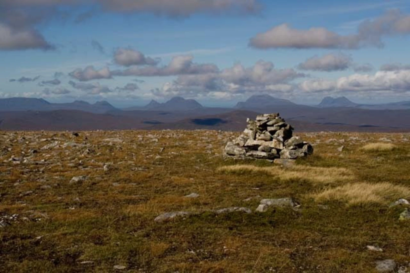 An image depicting the trail Seana Bhraigh - Creag an Duine and Carn Ban Loop and its surrounding area.