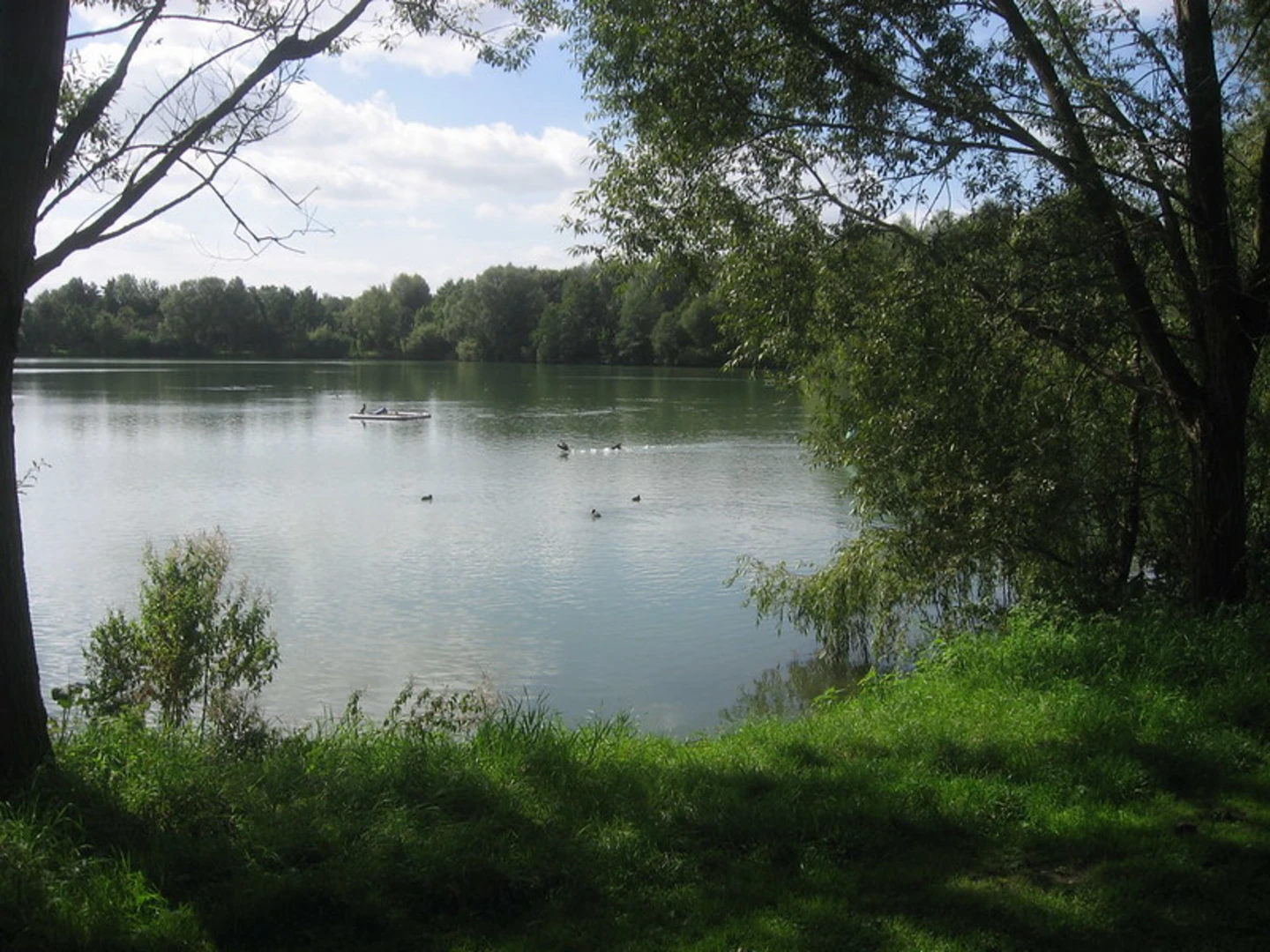 An image depicting the trail Padersee via Pader-Wanderung and Padersteinwegstrecke and its surrounding area.