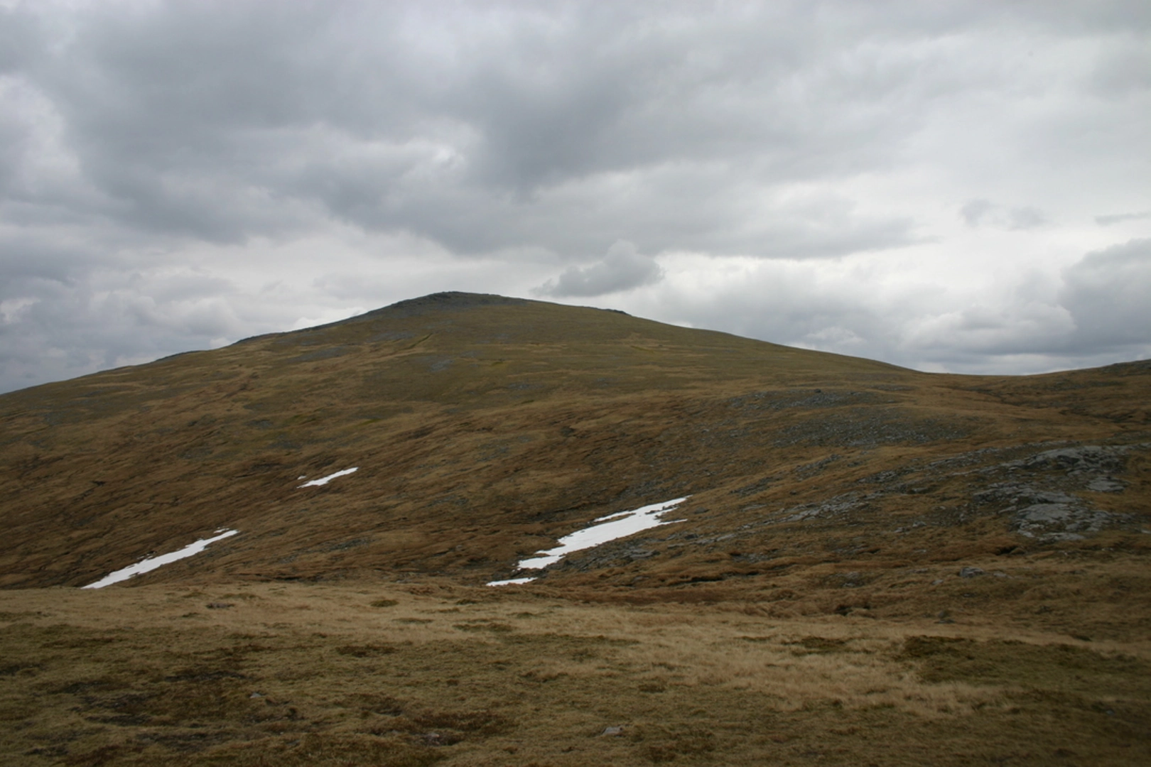 An image depicting the trail Chno Dearg Peak and its surrounding area.