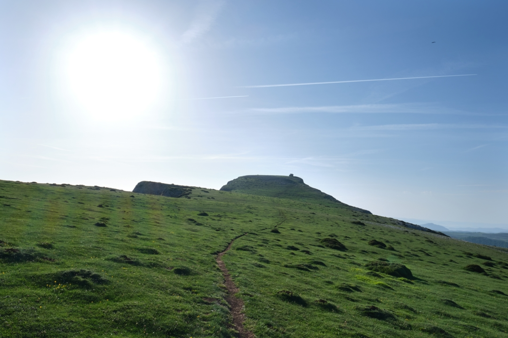 An image depicting the trail Ascent to San Donato Igoera PR NA 201 and its surrounding area.