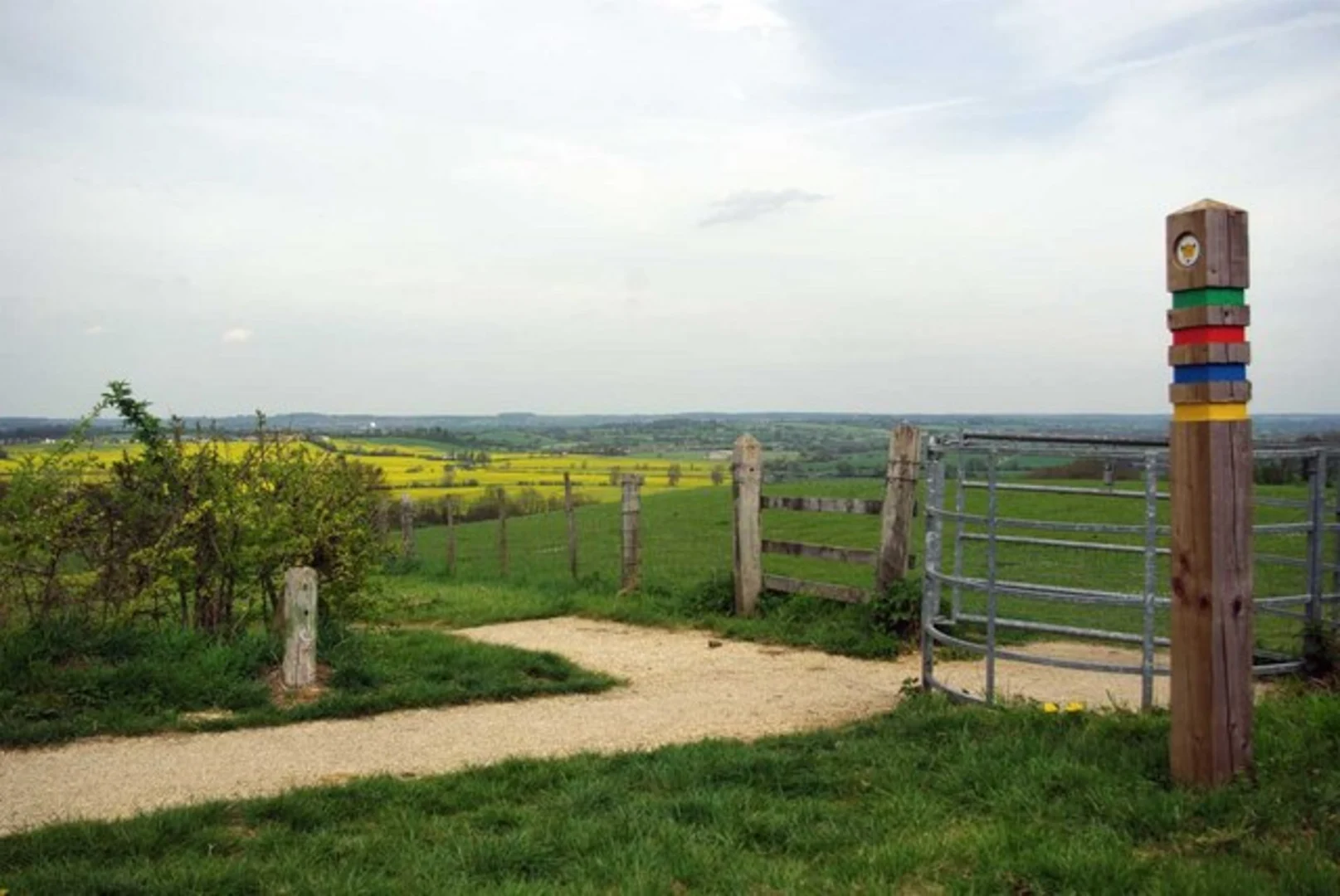 An image depicting the trail Sundon Hills Country Park and Settlement Memorial Loop and its surrounding area.