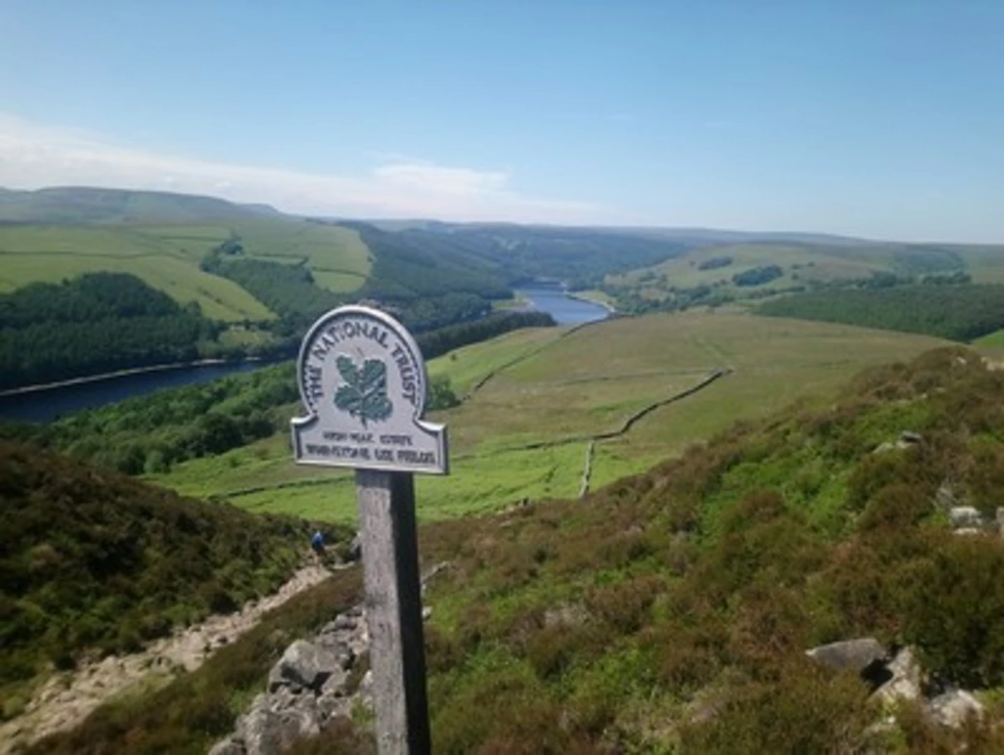 An image depicting the trail Whinstone Lee Tor Loop and its surrounding area.