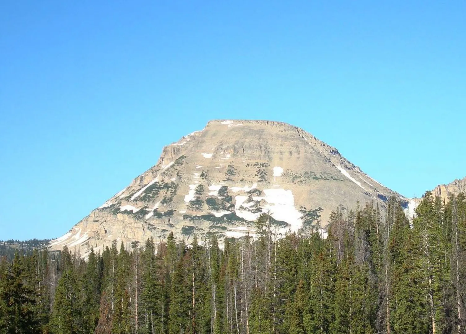 An image depicting the trail Happy Face Trail and Sawtooth Loop Trail and its surrounding area.