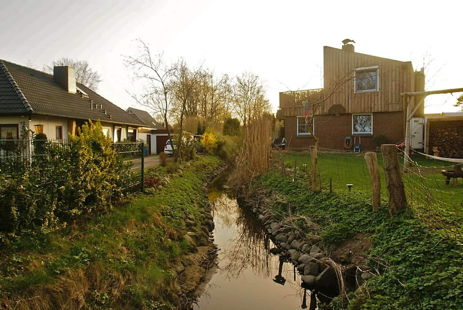 An image depicting the trail Strusbek and Timmerhorner Teich Loop via Rehagen and its surrounding area.