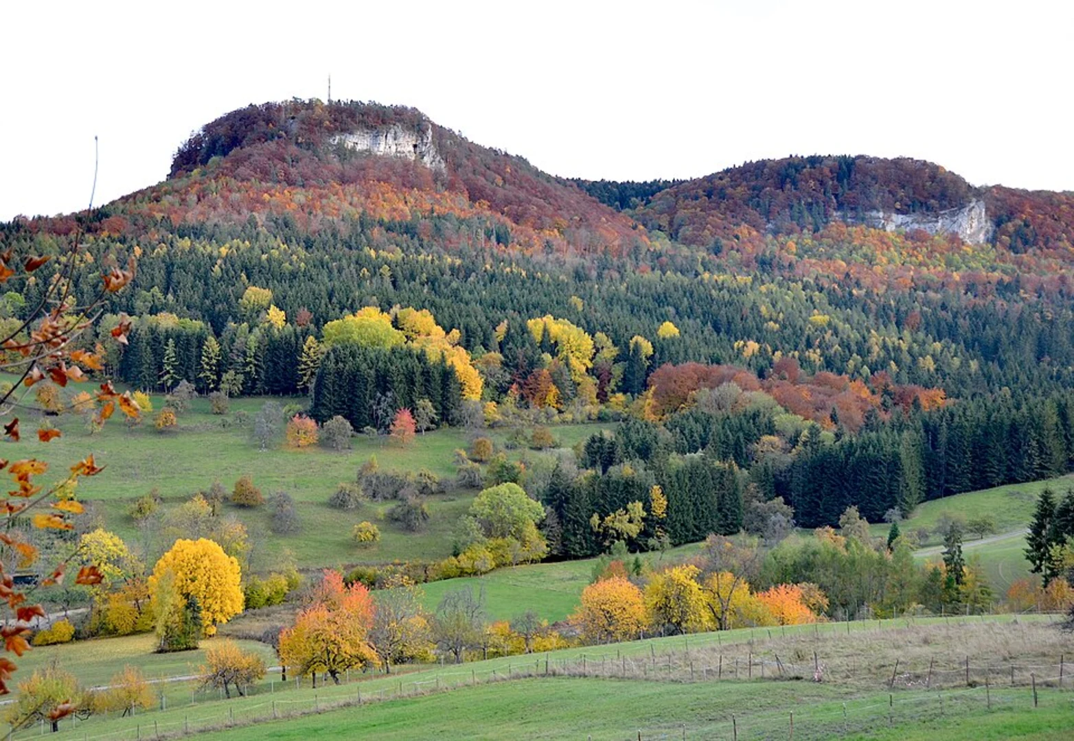 An image depicting the trail Mittlere Linderspitze, Suedliche Linderspitze and Sulzleklammpitze via Wanderweg and its surrounding area.