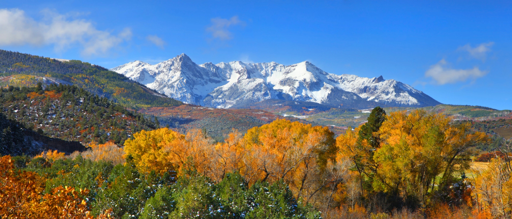 An image depicting the trail Bear Gulch Trail and its surrounding area.