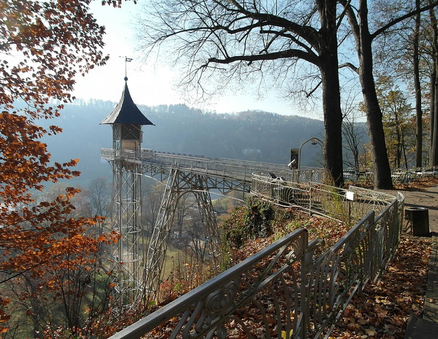 An image depicting the trail Baustein and Vorderwinkel Loop via Fahrstuhlweg and its surrounding area.
