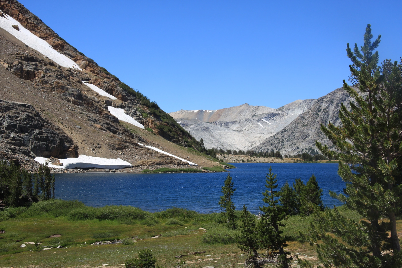 An image depicting the trail Summit Lake, Frog Lake Cliff, Basin Peak and Pacific Crest Loop Trail and its surrounding area.