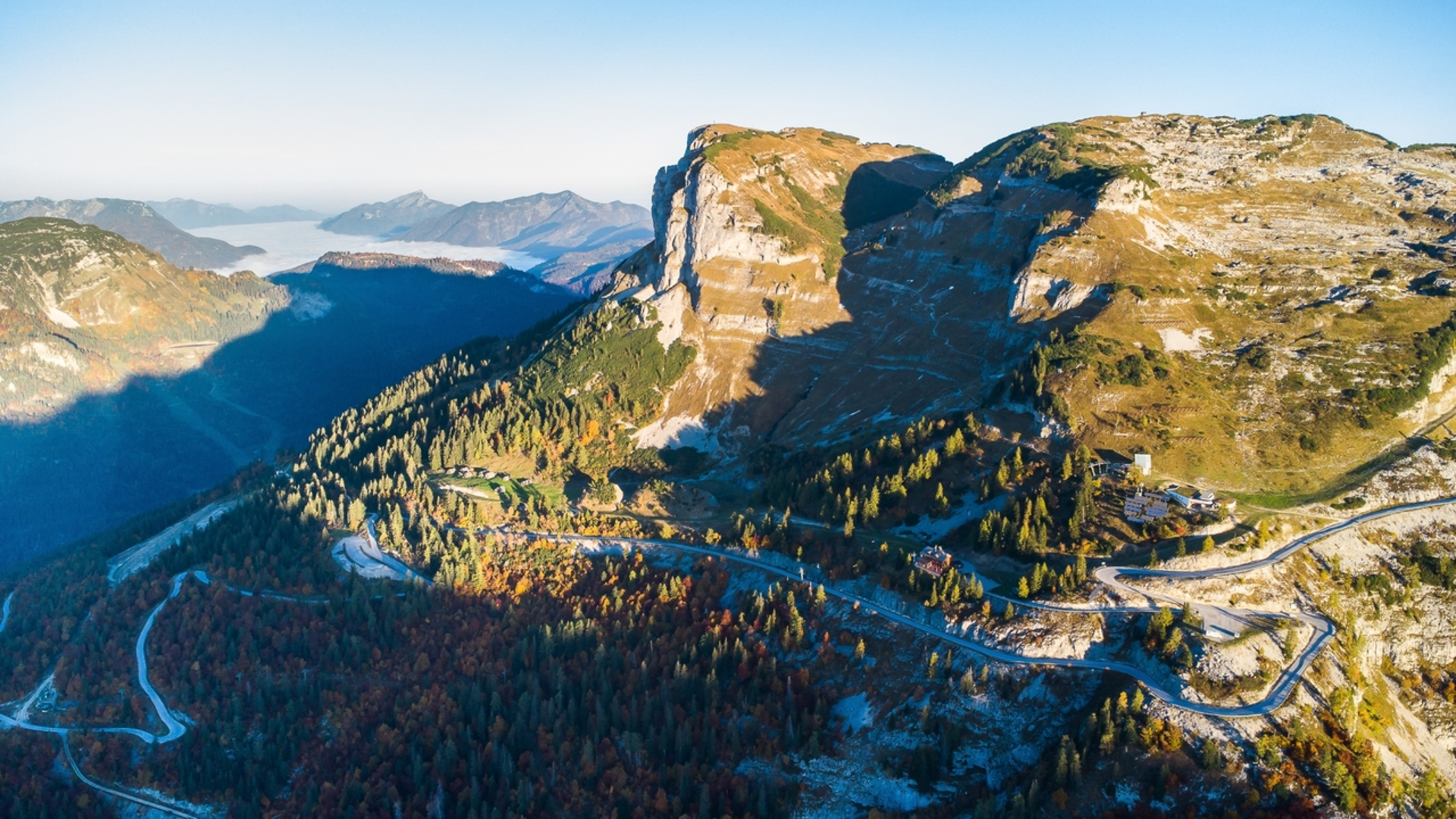 An image depicting the trail Bärnmoos over Himmelsleiter and its surrounding area.