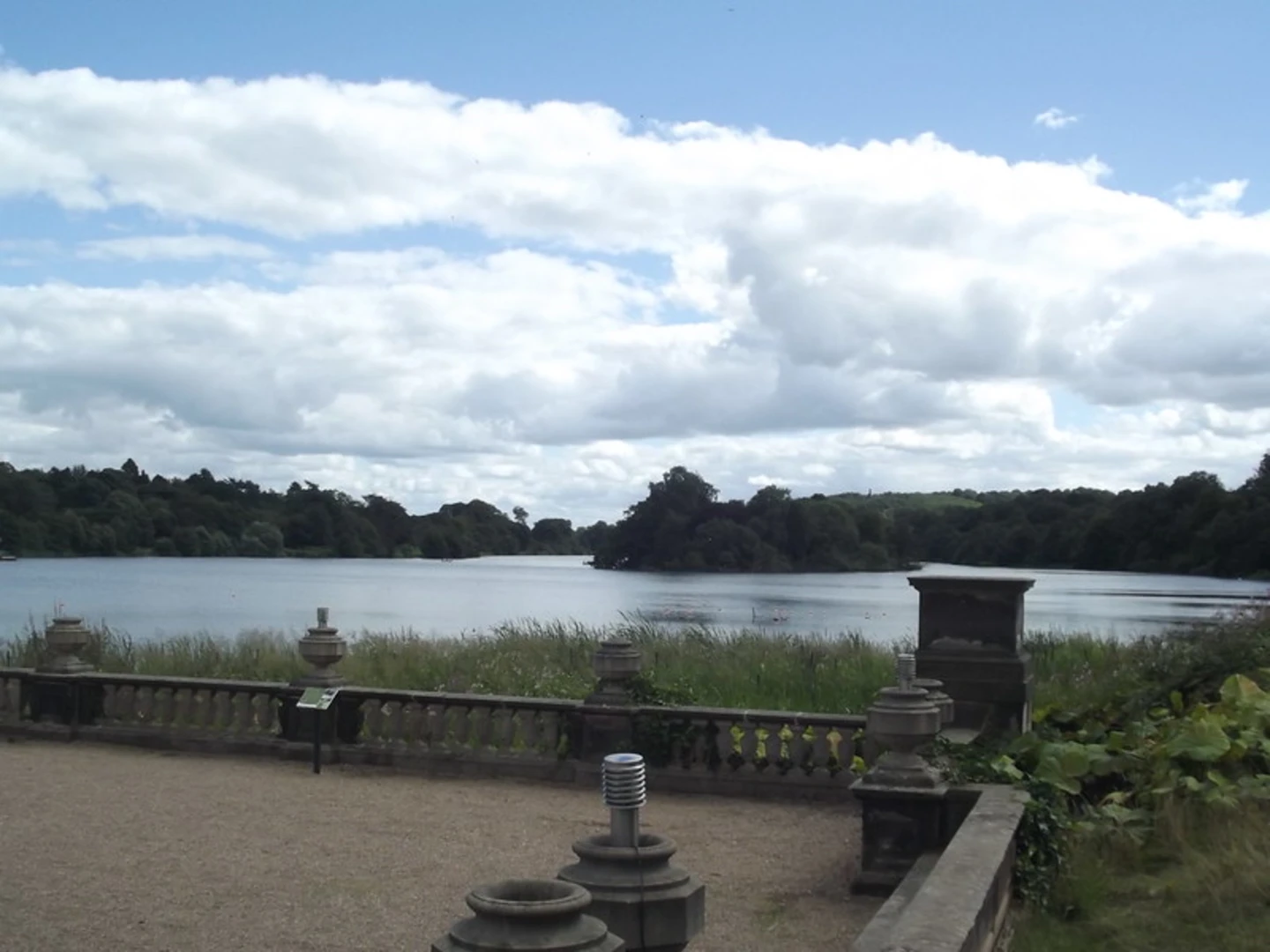 An image depicting the trail Trentham Lake and Park Loop and its surrounding area.