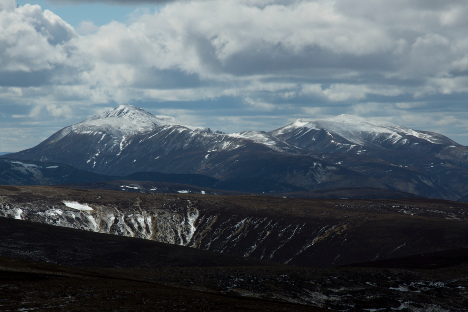 An image depicting the trail Beinn a' Ghlò and its surrounding area.