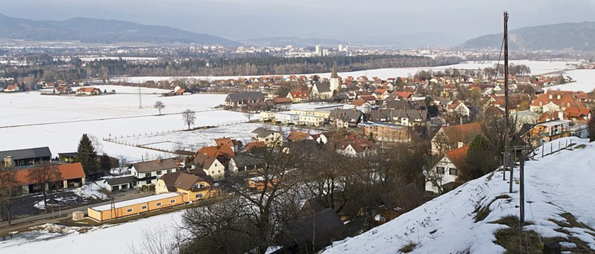 An image depicting the trail Großlobming Loop Path and its surrounding area.