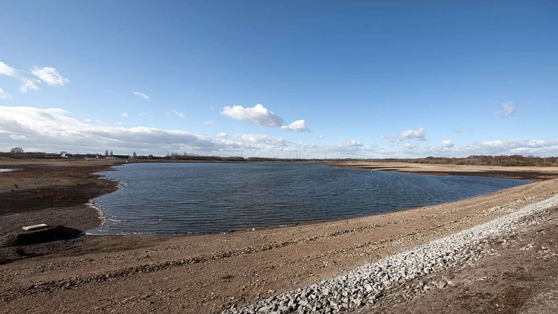 An image depicting the trail Rabbit Ings Country Park Loop and its surrounding area.