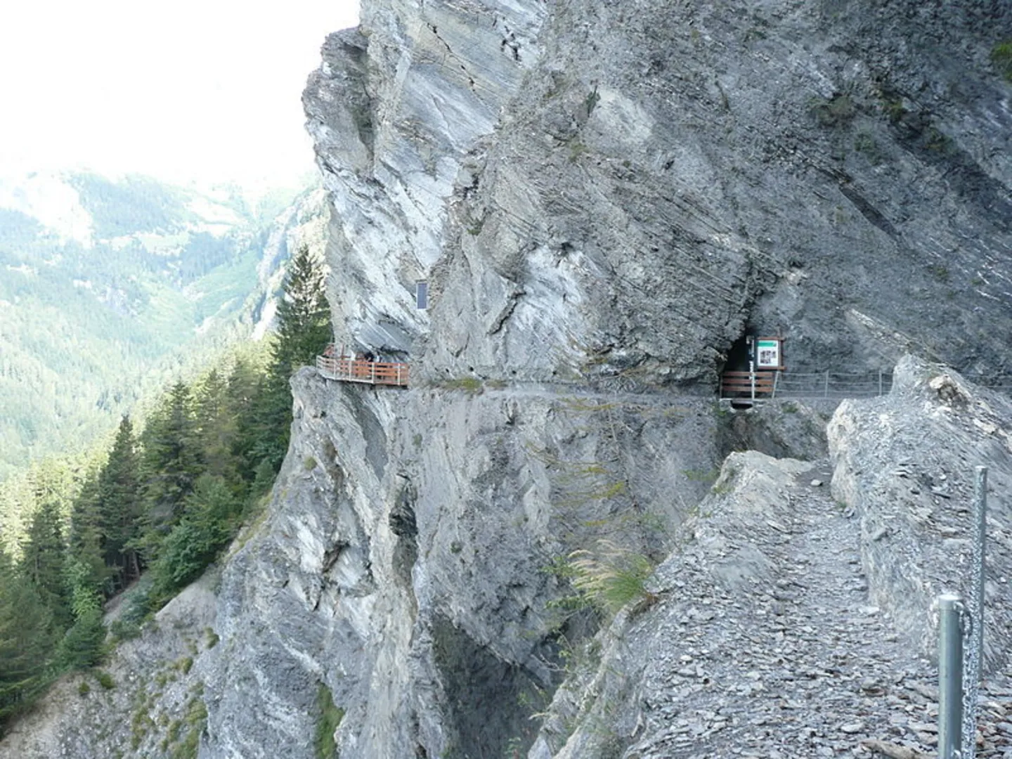 An image depicting the trail Torrent - Neuf and its surrounding area.