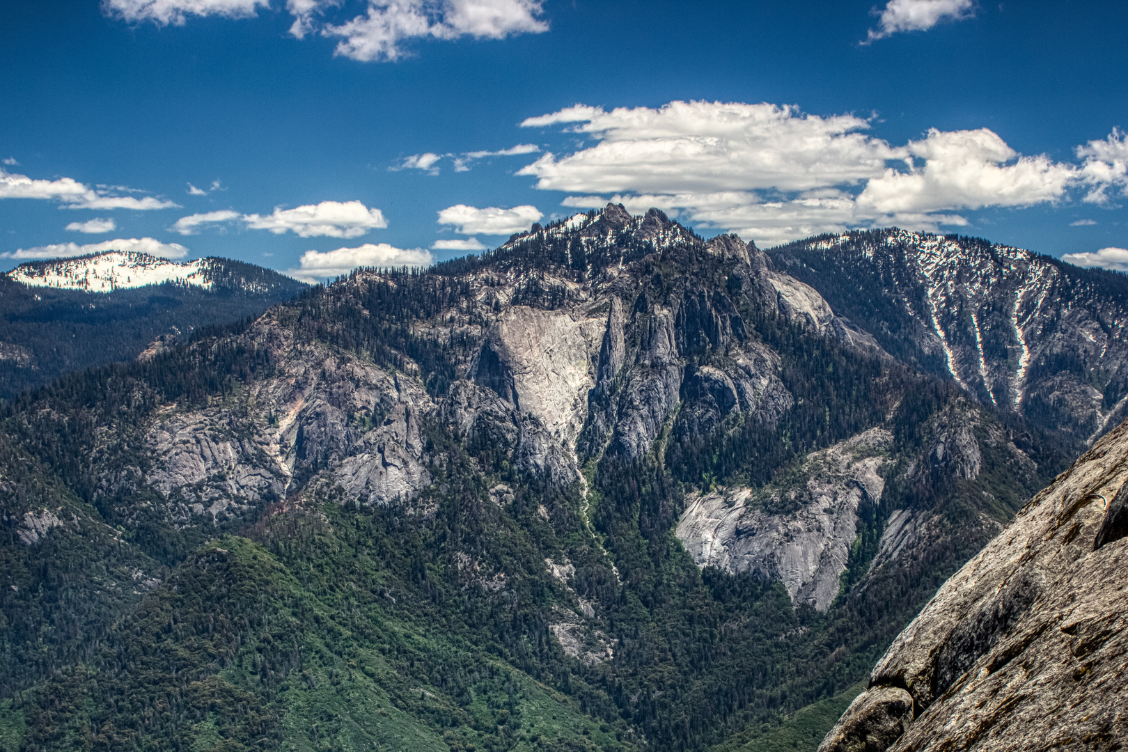 An image depicting the trail Paradise Peak via Paradise Trail and its surrounding area.