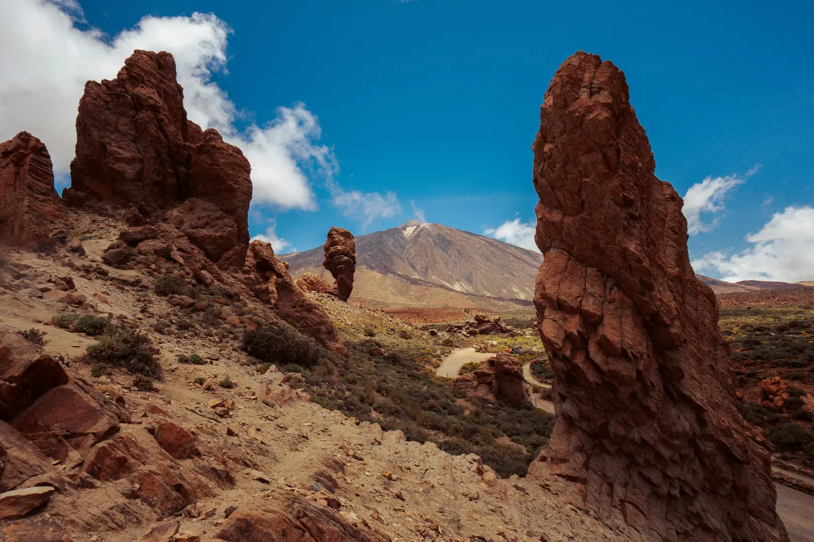 An image depicting the trail Roque Del Paral Loop and its surrounding area.