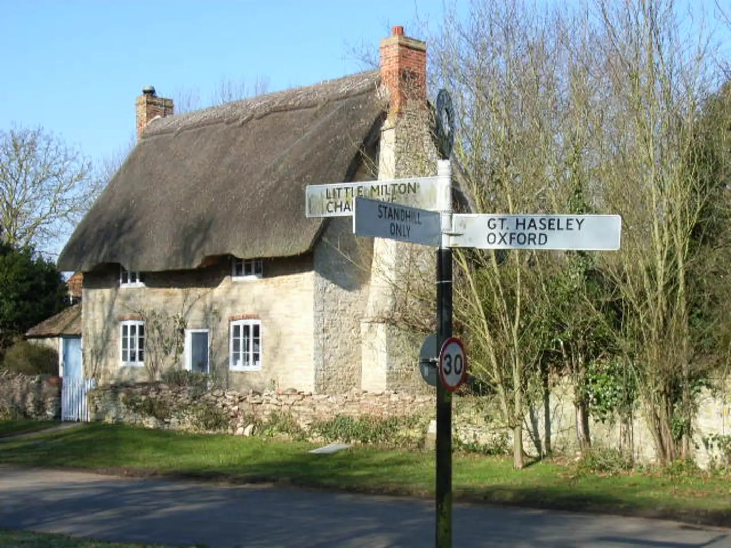 An image depicting the trail Great Haseley and Little Haseley Loop and its surrounding area.