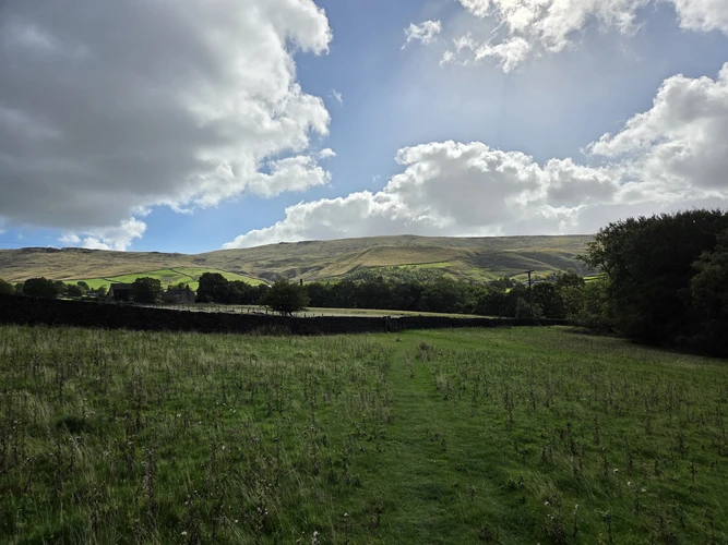 Circular Hike from Todmorden, West Yorkshire to Stoodley Pike via Gaddings Dam