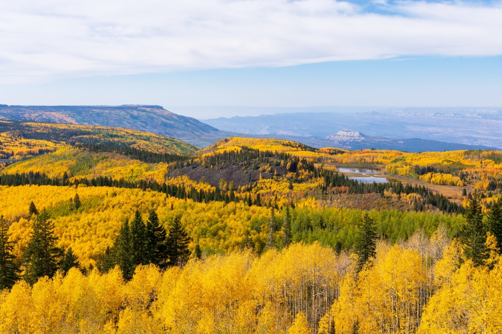 An image depicting the trail Lost Lake, South Mesa Lake and Mesa Lake Shore Trail and its surrounding area.