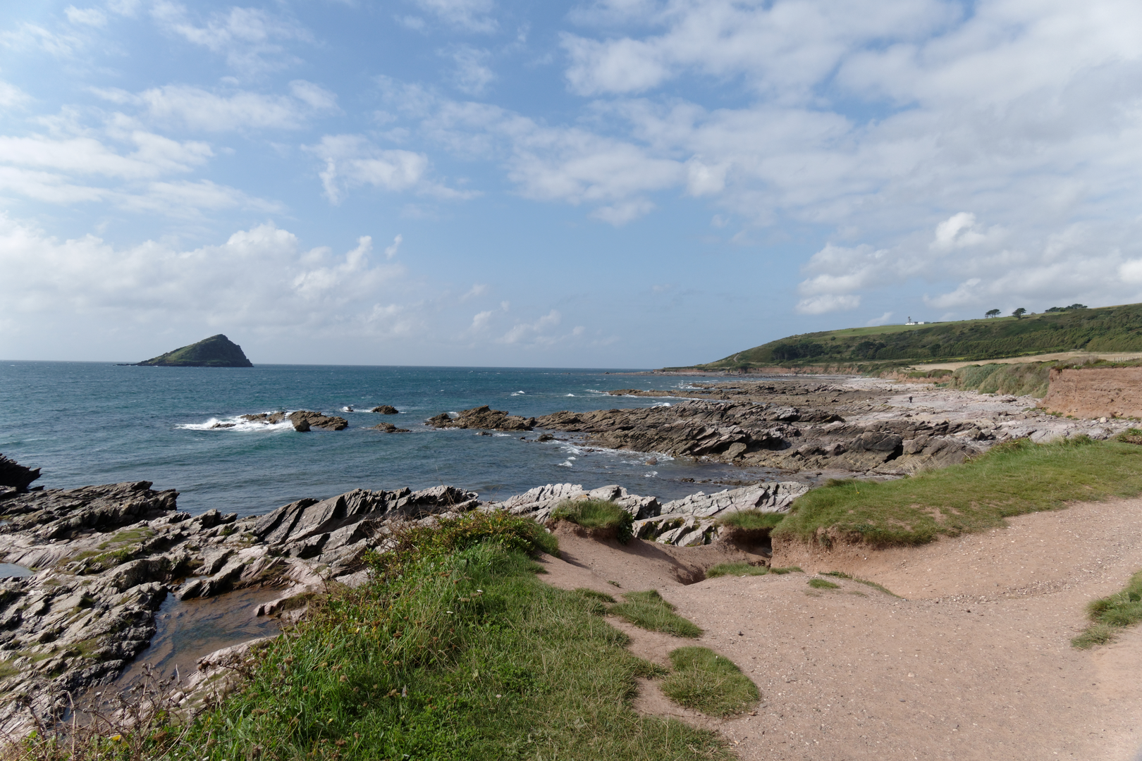 An image depicting the trail Wembury and Heybrook Bay Walk and its surrounding area.