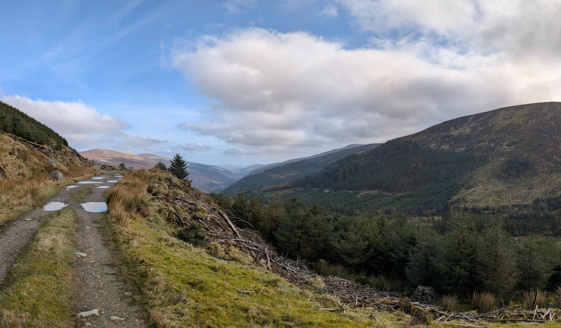 An image depicting the trail Baravore carpark in Glenmalure valley to Cunavalla top and its surrounding area.