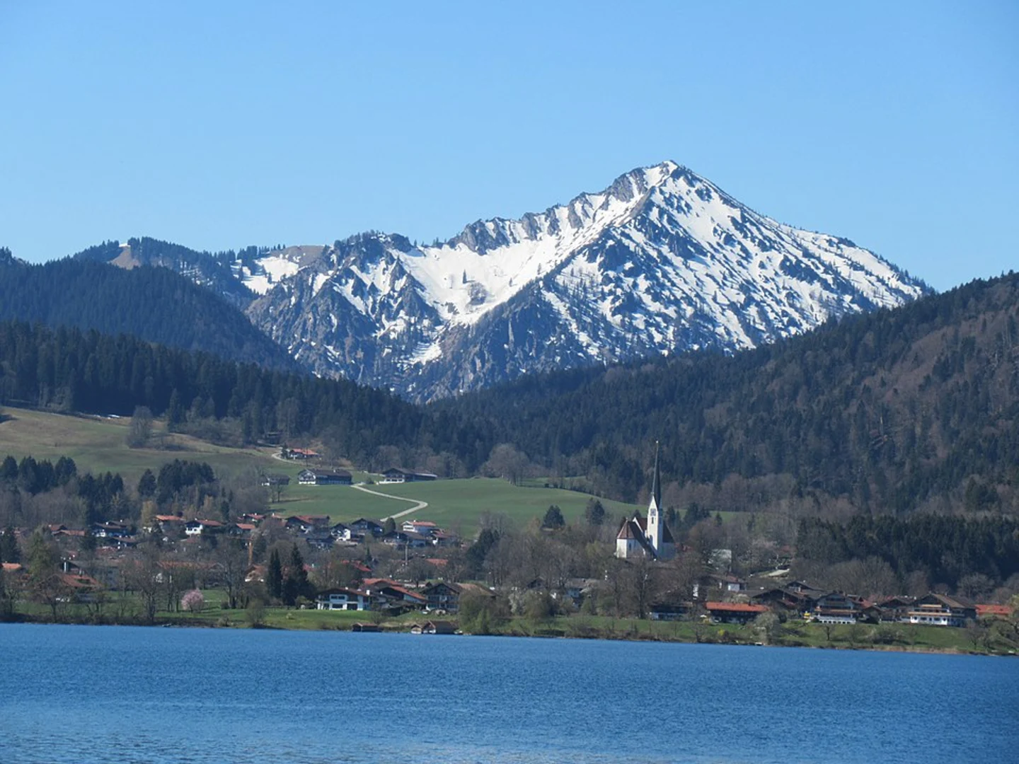 An image depicting the trail Tegernsee to Hausham Walk via Neureuth Peak and its surrounding area.