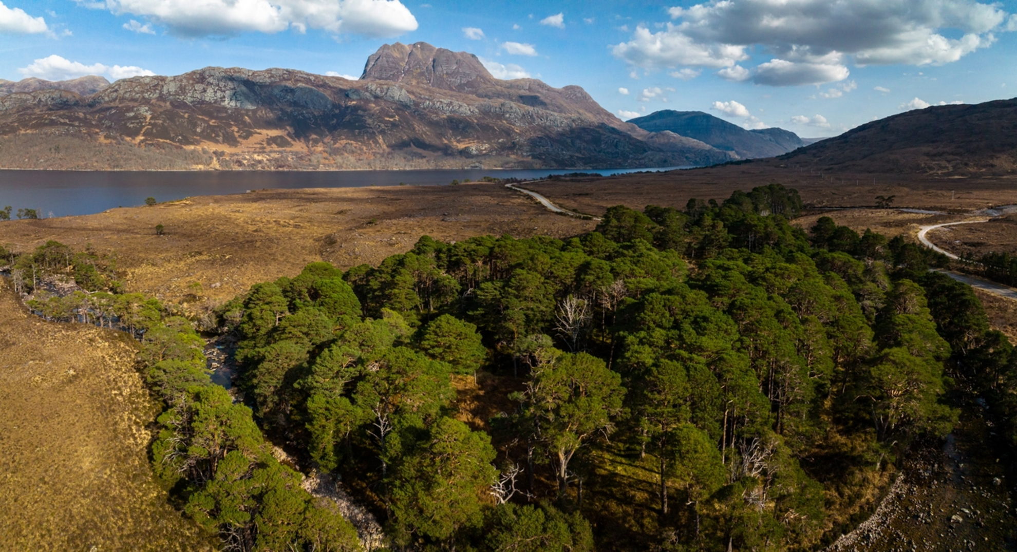 An image depicting the trail Slioch and its surrounding area.