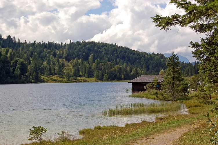 Lainbach-Wasserfall, Lautersee and Ferchensee Loop