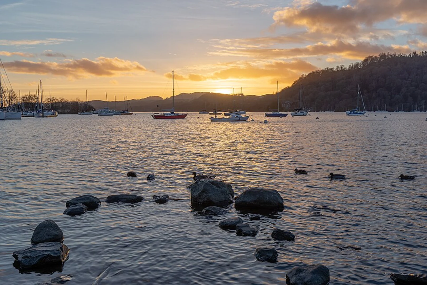 An image depicting the trail Bowness on Windermere to Skelwith Bridge Walk via Windermere and its surrounding area.