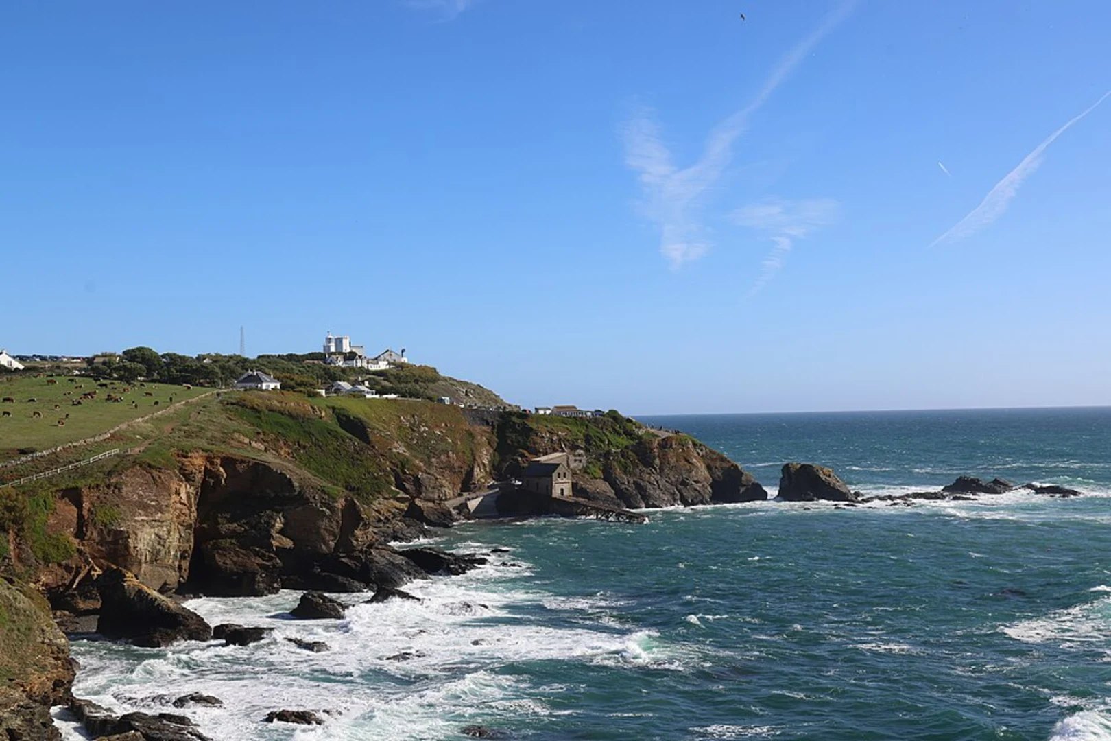 An image depicting the trail Lizard Point Walk from Kynance Cove and its surrounding area.