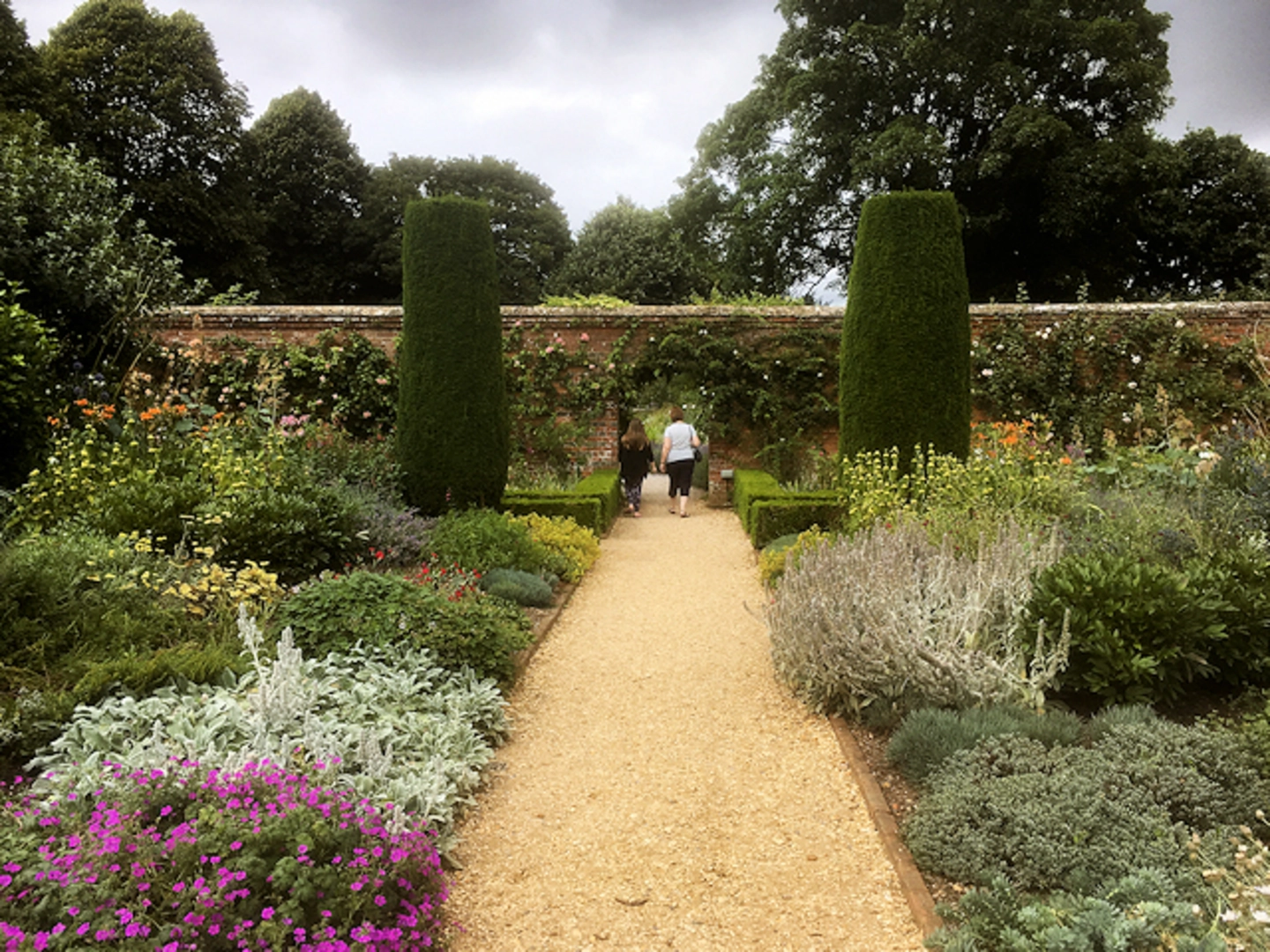 An image depicting the trail Mottisfont Abbey Loop and its surrounding area.