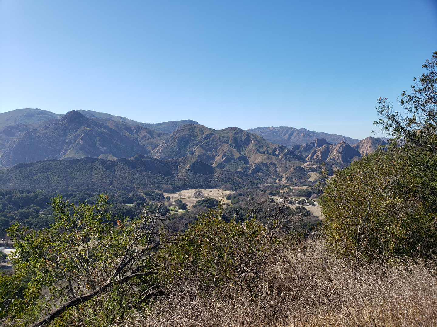 An image depicting the trail Las Virgenes View Trail and its surrounding area.