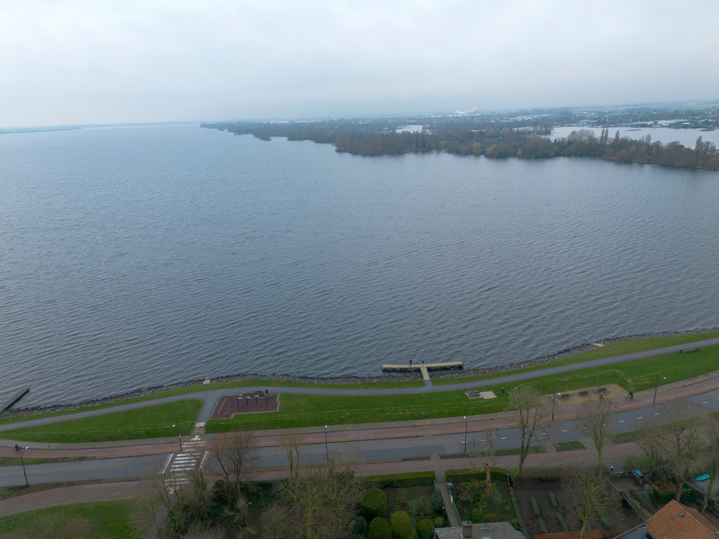 An image depicting the trail Meerwijkplas, Kagerplassen and Westeinderplassen Loop and its surrounding area.